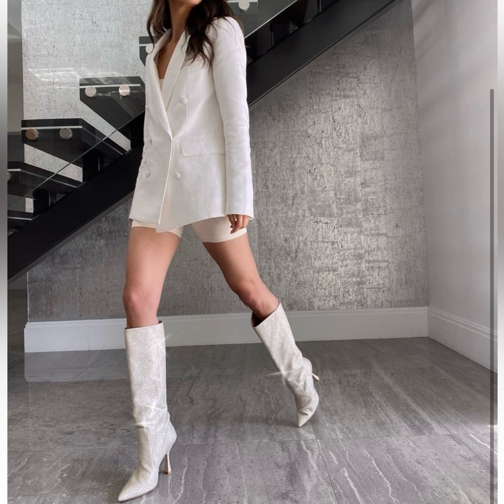 Stuart Weitzman
Parton Glitter Knee Boots platino size 6 new